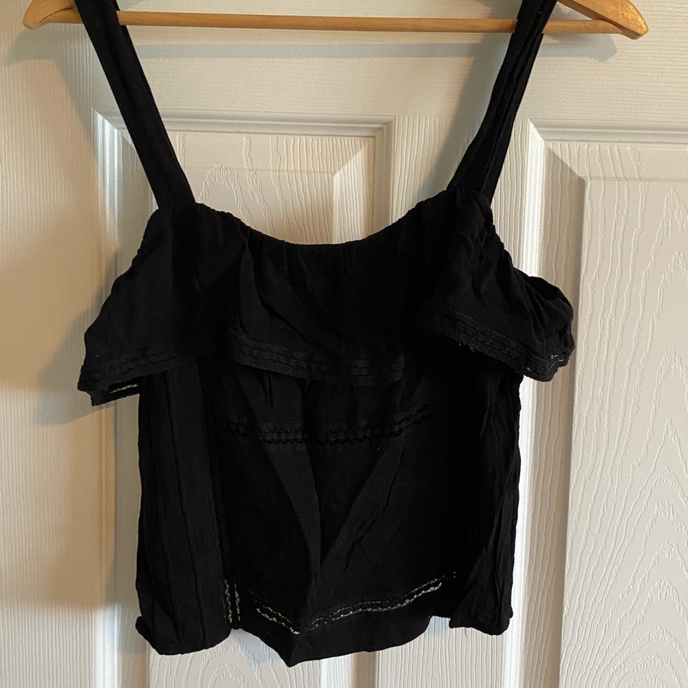 Black cropped tank